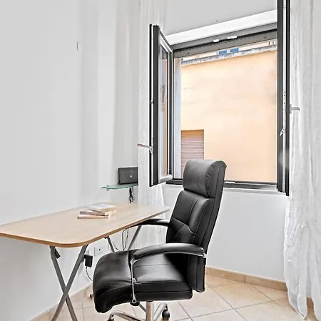 Naab Haus - - *
